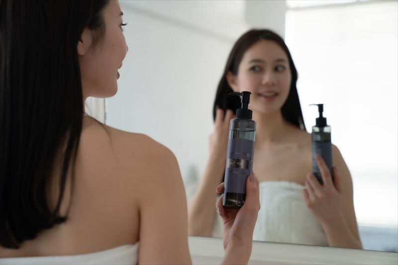 毎日のケアで素直でなめらかな髪へ。新感覚インバスオイル、Velvet Elca（ベルベットエルカ）。