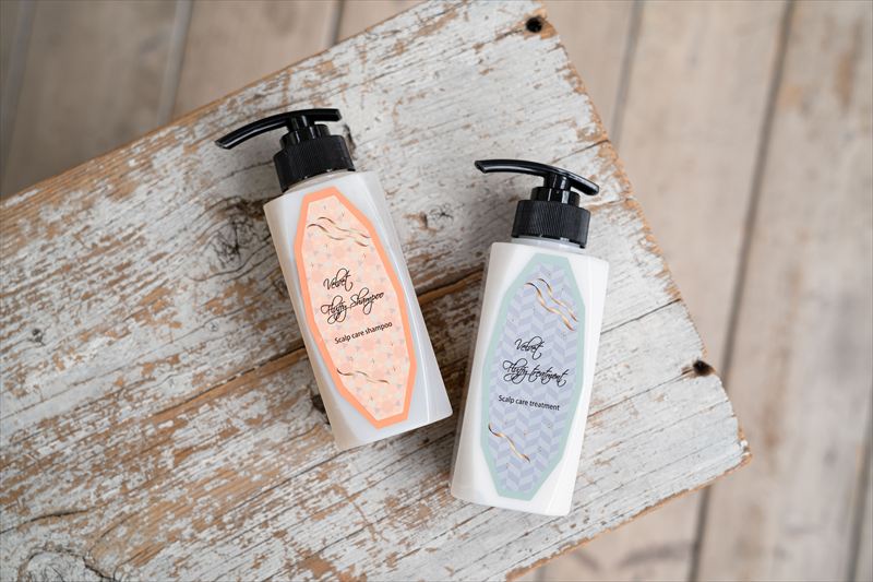 ヘアケアは毎日の習慣！Velvet Fluffyで白髪が気になる髪にハリ・コシを与え、若々しい印象を手に入れましょう。